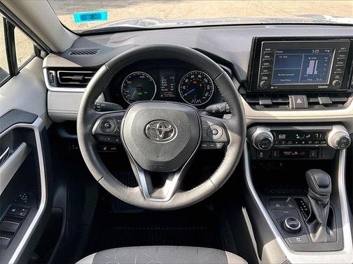 2022 Toyota RAV4 Hybrid XLE