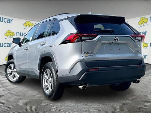 2022 Toyota RAV4 Hybrid XLE