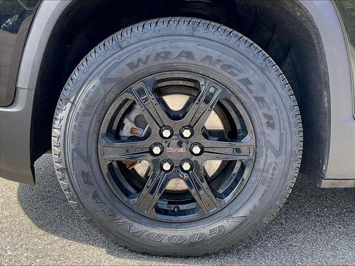 Black 2023 GMC Acadia AT4