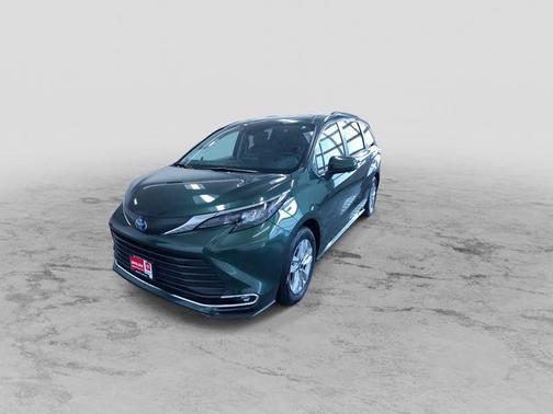 2024 Toyota Sienna XLE