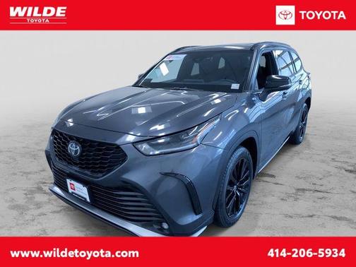 Magnetic Gray Metallic 2025 Toyota Highlander XSE