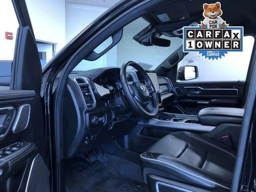 Diamond Black Crystal Pearlcoat 2023 RAM 1500 Laramie