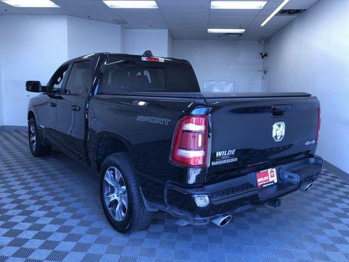 Diamond Black Crystal Pearlcoat 2023 RAM 1500 Laramie