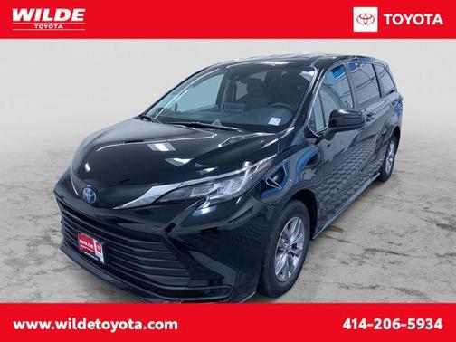 2022 Toyota Sienna LE