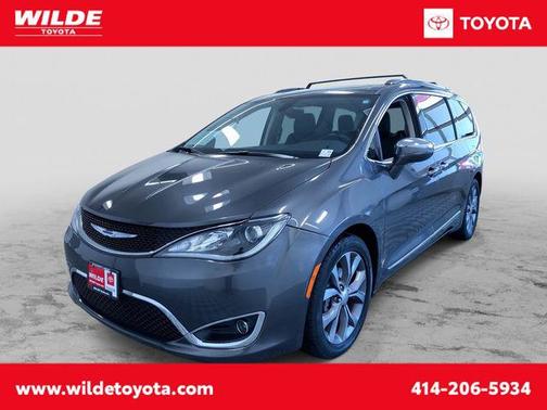 Granite Crystal Metallic Clearcoat 2018 Chrysler Pacifica Limited