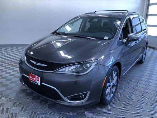 Granite Crystal Metallic Clearcoat 2018 Chrysler Pacifica Limited