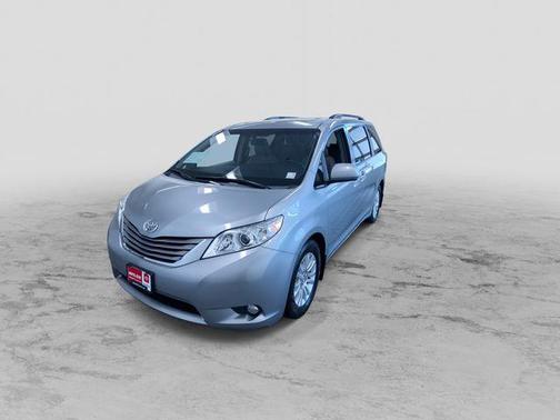2016 Toyota Sienna XLE