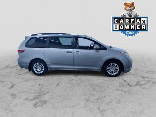 2016 Toyota Sienna XLE