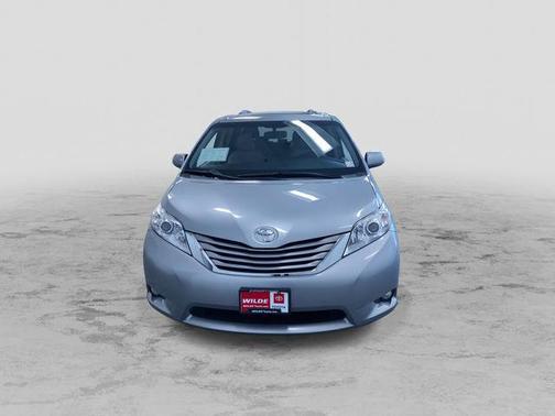 2016 Toyota Sienna XLE