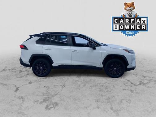 2022 Toyota RAV4 Hybrid SE