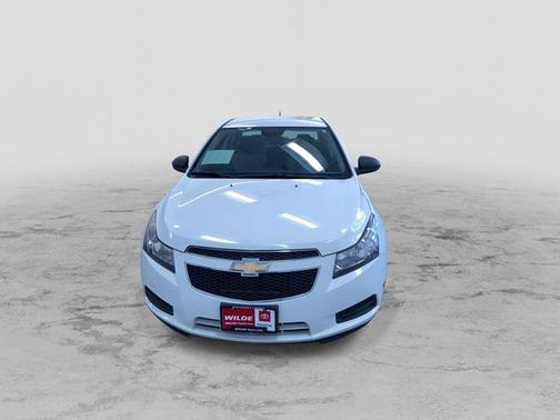 Summit White 2013 Chevrolet Cruze LS