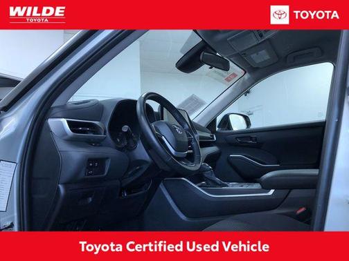 2024 Toyota Highlander LE I4