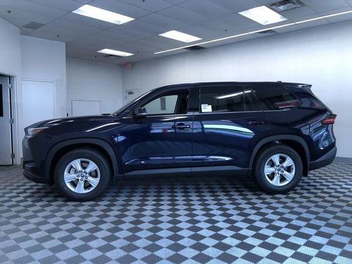2025 Toyota Highlander LE
