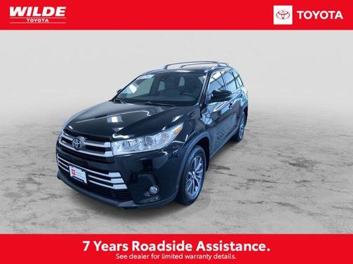 Midnight Black Metallic 2019 Toyota Highlander XLE