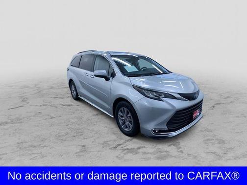 2021 Toyota Sienna XLE 8 Passenger