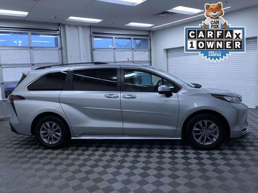 2021 Toyota Sienna XLE 8 Passenger