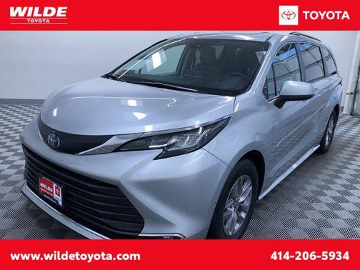 2021 Toyota Sienna XLE 8 Passenger