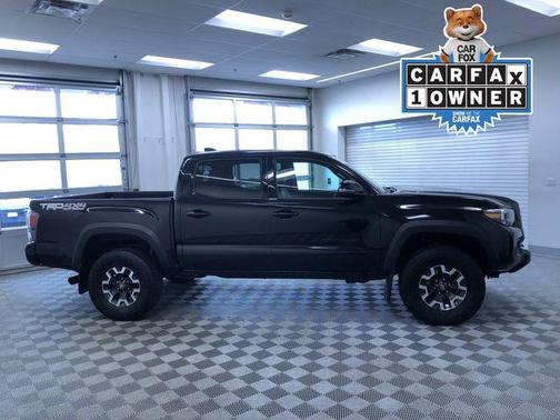 Midnight Black Metallic 2022 Toyota Tacoma TRD Off-Road