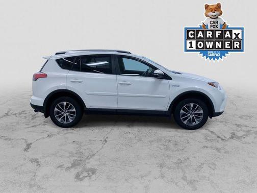 2017 Toyota RAV4 Hybrid XLE