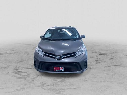 2020 Toyota Sienna LE
