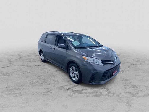 2020 Toyota Sienna LE