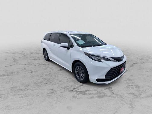 2023 Toyota Sienna LE