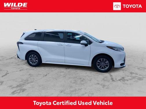 2023 Toyota Sienna LE