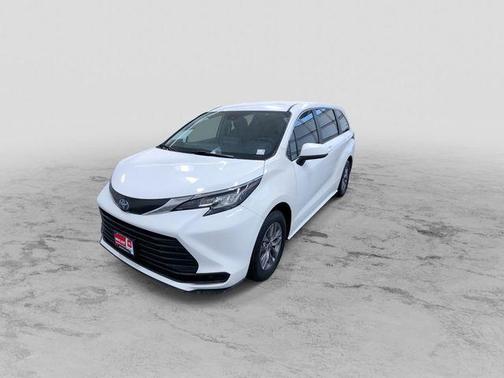 2023 Toyota Sienna LE