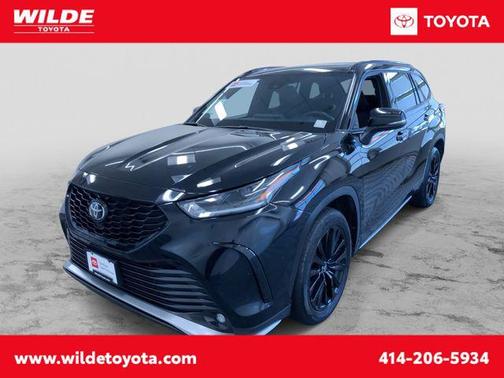Midnight Black Metallic 2025 Toyota Highlander XSE