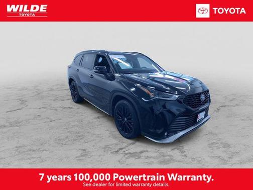 Midnight Black Metallic 2025 Toyota Highlander XSE