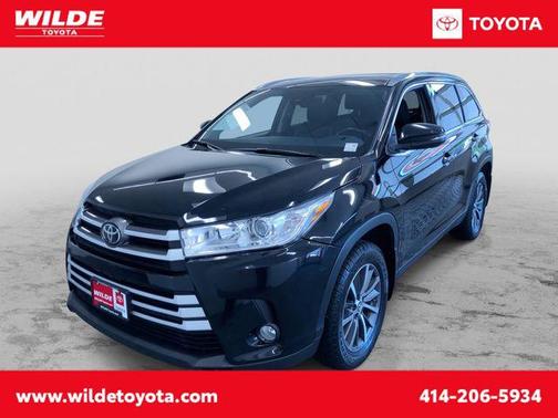 Midnight Black Metallic 2019 Toyota Highlander XLE