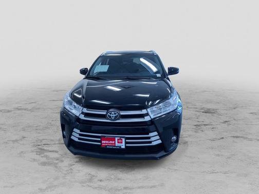 Midnight Black Metallic 2019 Toyota Highlander XLE