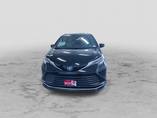 2025 Toyota Sienna Limited 7-Passenger