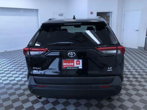 2020 Toyota RAV4 LE