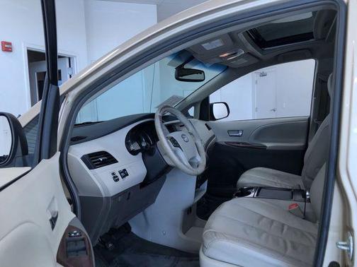 2011 Toyota Sienna XLE