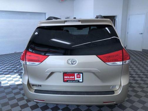 2011 Toyota Sienna XLE