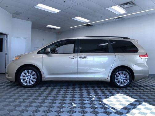 2011 Toyota Sienna XLE