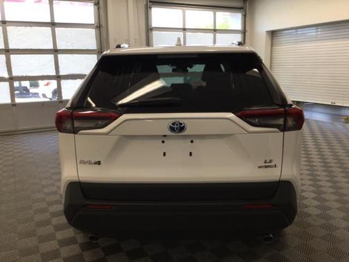 Blizzard Pearl 2019 Toyota RAV4 Hybrid LE
