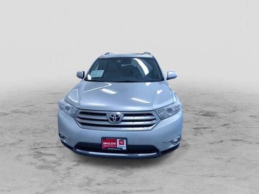 Classic Silver Metallic 2013 Toyota Highlander Limited