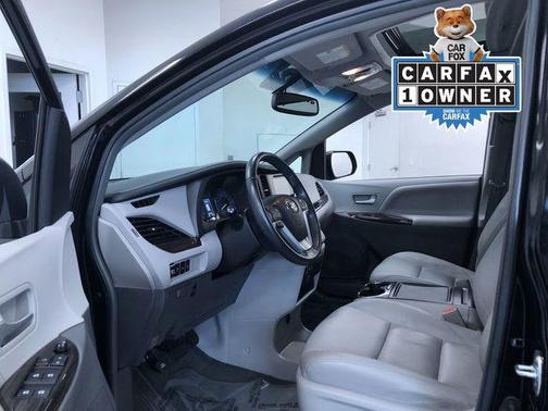 2017 Toyota Sienna XLE