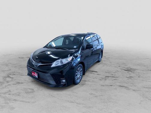 2018 Toyota Sienna XLE