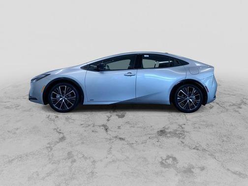 2025 Toyota Prius XLE