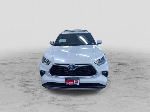 2022 Toyota Highlander Hybrid Platinum
