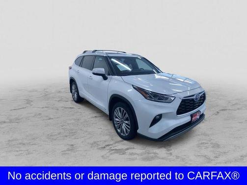 2022 Toyota Highlander Hybrid Platinum