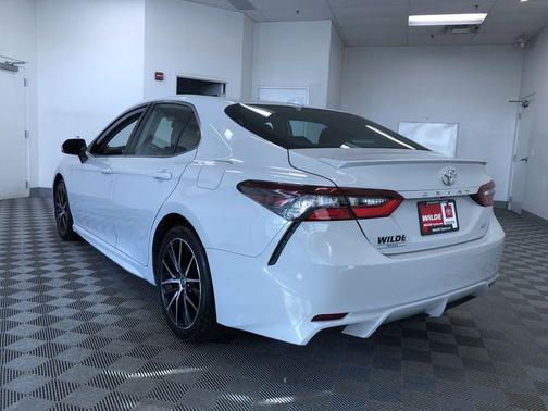 2022 Toyota Camry SE