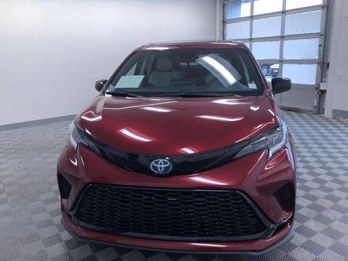 2025 Toyota Sienna XSE 7 Passenger