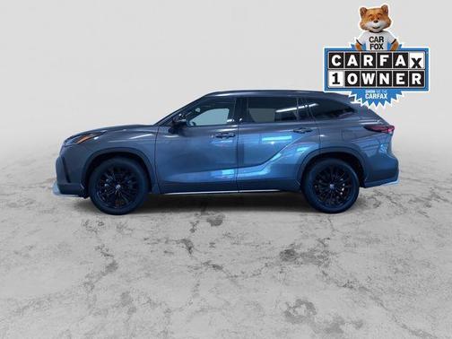 Magnetic Gray Metallic 2025 Toyota Highlander XSE