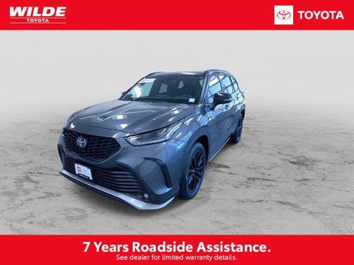 Magnetic Gray Metallic 2025 Toyota Highlander XSE