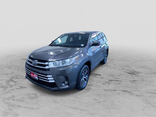Predawn Gray Mica 2017 Toyota Highlander LE Plus
