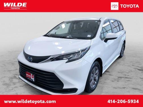 Super White 2021 Toyota Sienna LE